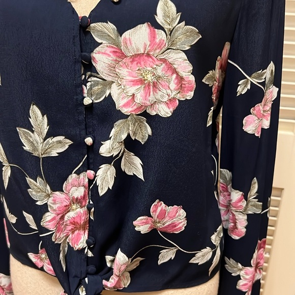 Cupcakes and Cashmere Jerome Blouse in Floral Navy and Pink, Size Medium - Picture 5 of 16